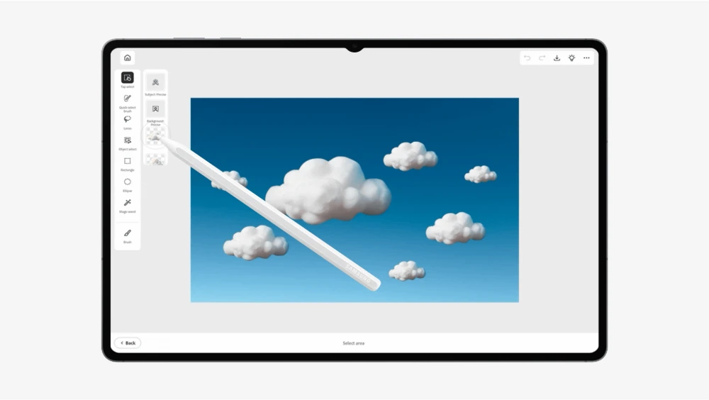 Galaxy Tab S12 Ultra上のPhotoshopでSペンを使い雲の画像を編集する公式デモの一場面
